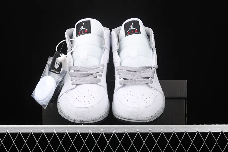 All categories Air Jordan Jordan series basketball shoes Air Jordan 1 Mid Air Jordan 1 Mid AJ1 Joe 1 splash gray China series basketball shoes 554725-115